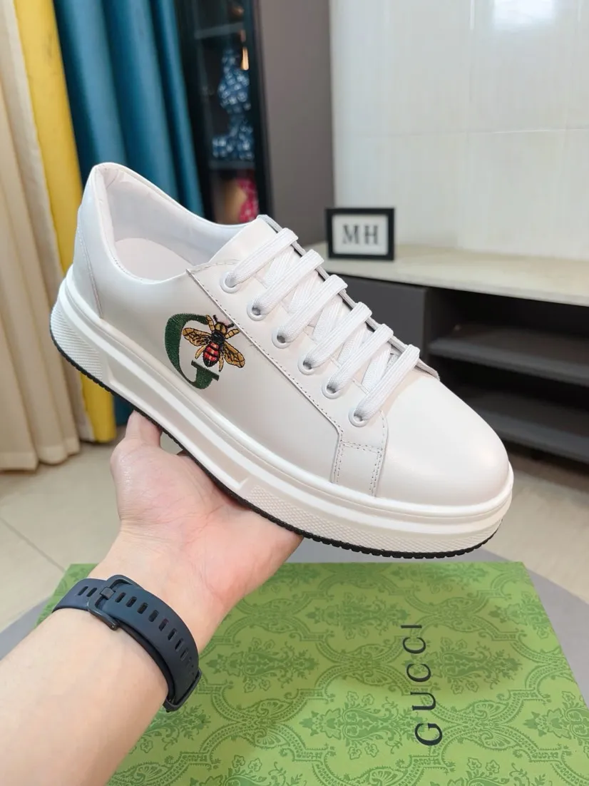 Factory price 420🌹🌹GUCCI [Gucci] New high-end brand of men's shoes, the latest fashionable casual men's shoes, trendy and versatile, relaxed and sporty style, uppers imported from Italy, first-layer cowhide, genuine leather lining and ultra-fine workmanship. Original personalized fashionable rubber wear-resistant outsole, light and comfortable on the foot, size 38-44